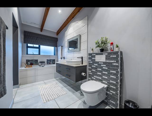 5 BEDROOM HOUSE FOR SALE IN ISLAND VIEW